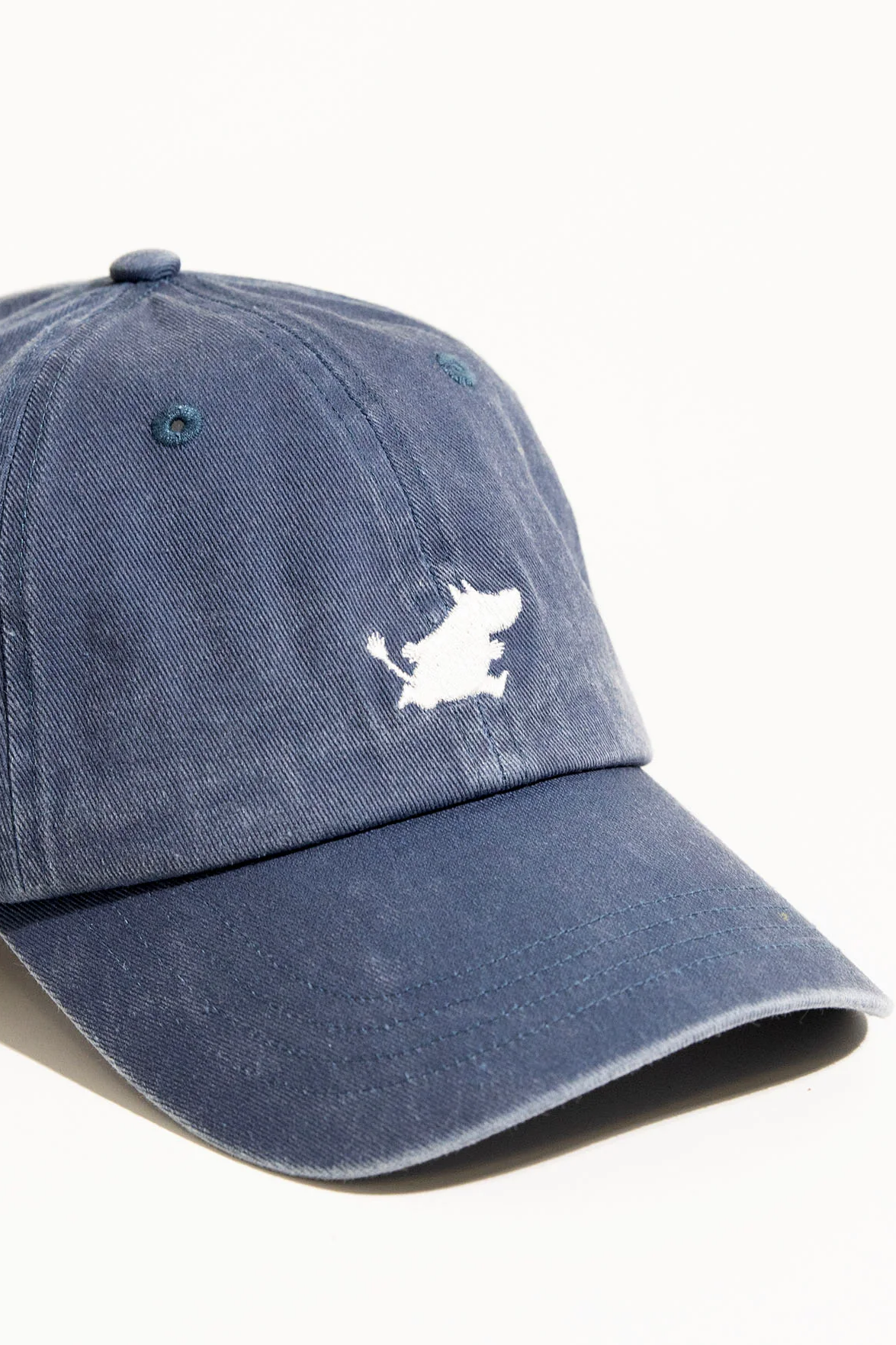 Skalbto džinsinio audinio unisex kepurė | Moomintroll Adult Cap