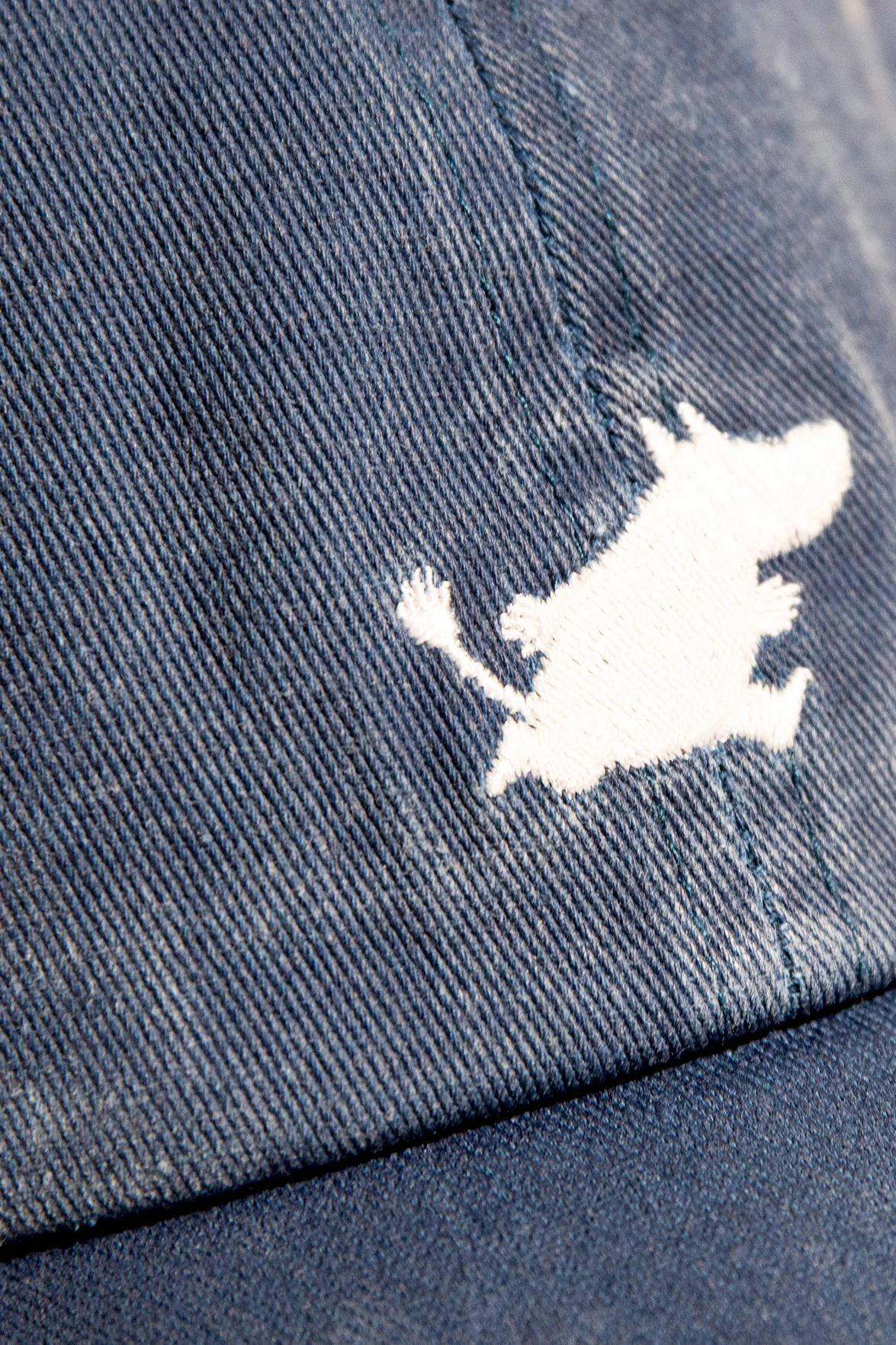 Skalbto džinsinio audinio unisex kepurė | Moomintroll Adult Cap