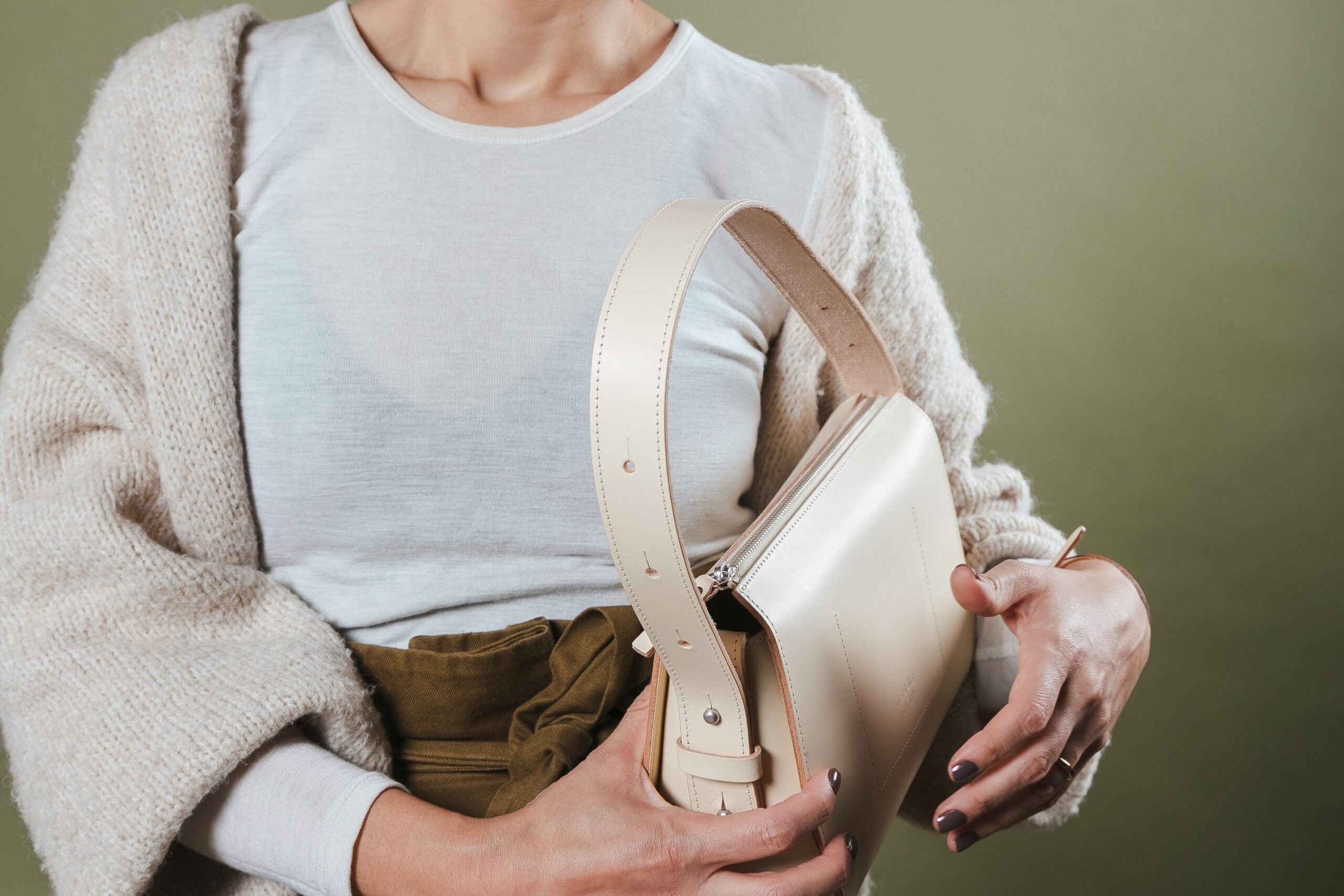 Rankinė | Model Sling