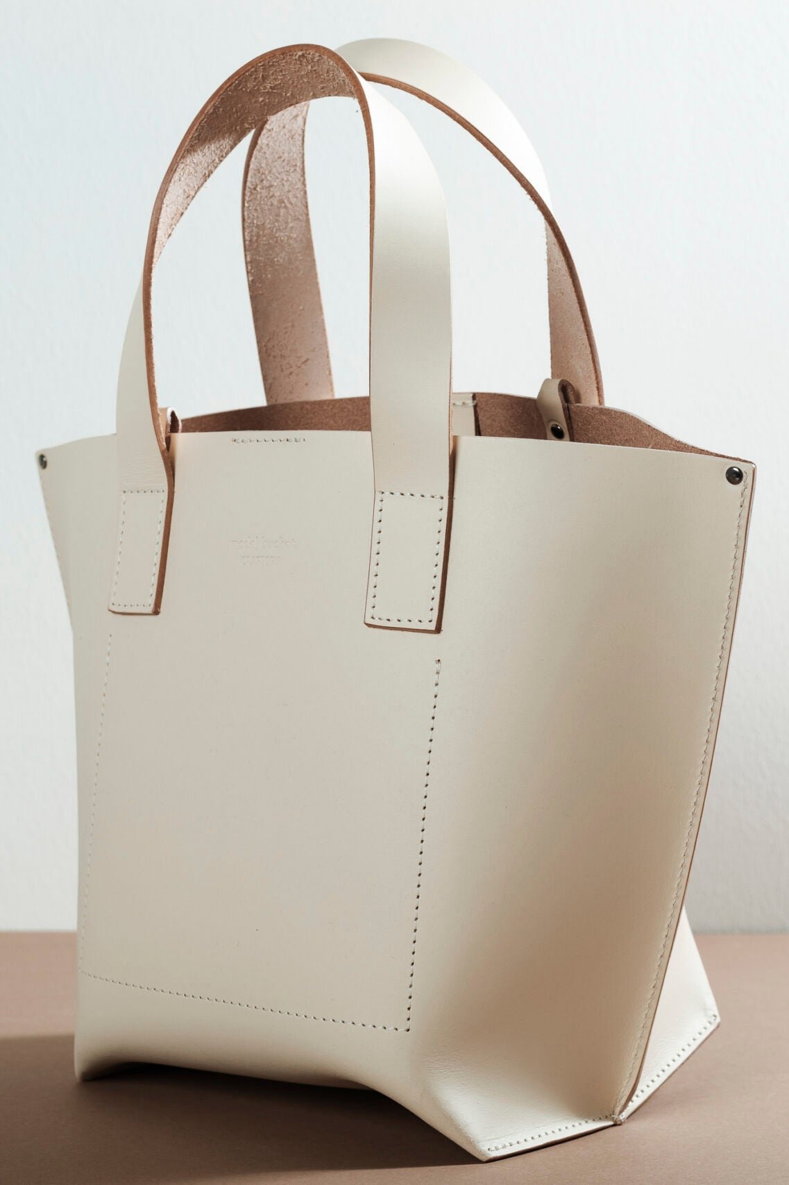 Rankinė | Model Bucket