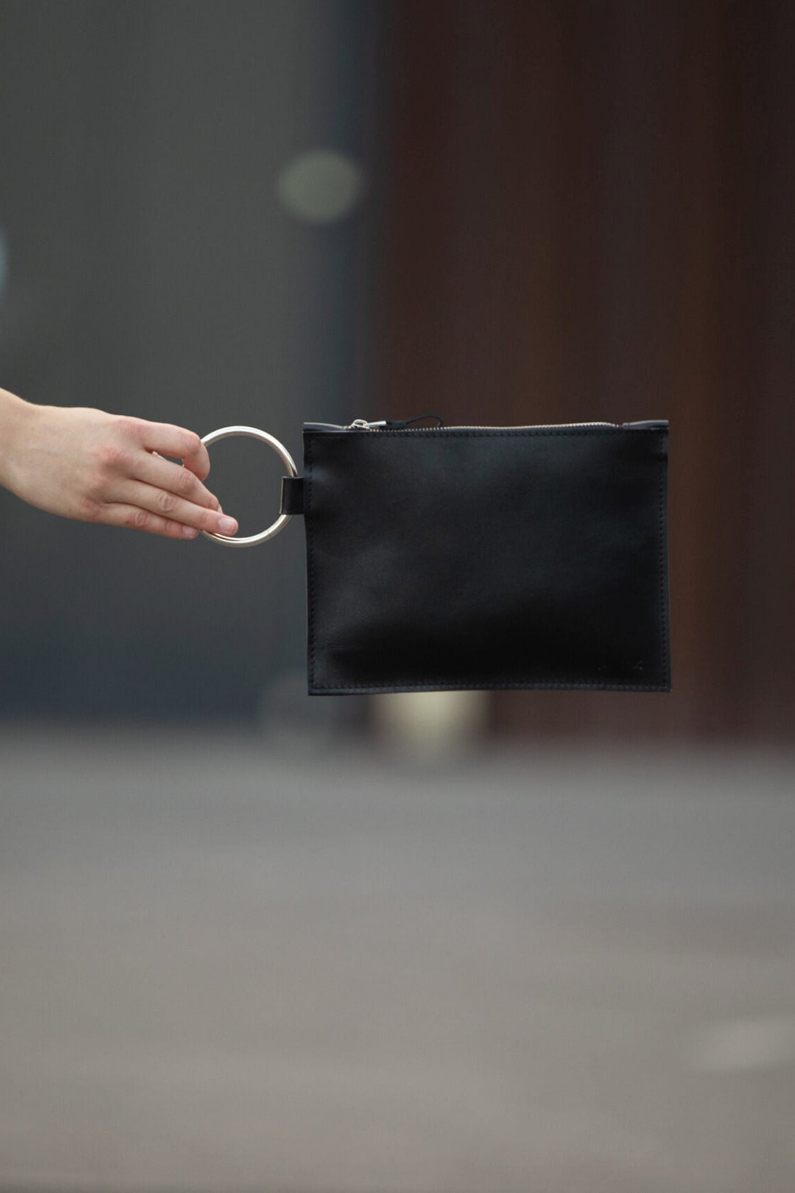 Clutch Nina With a Ring Handle