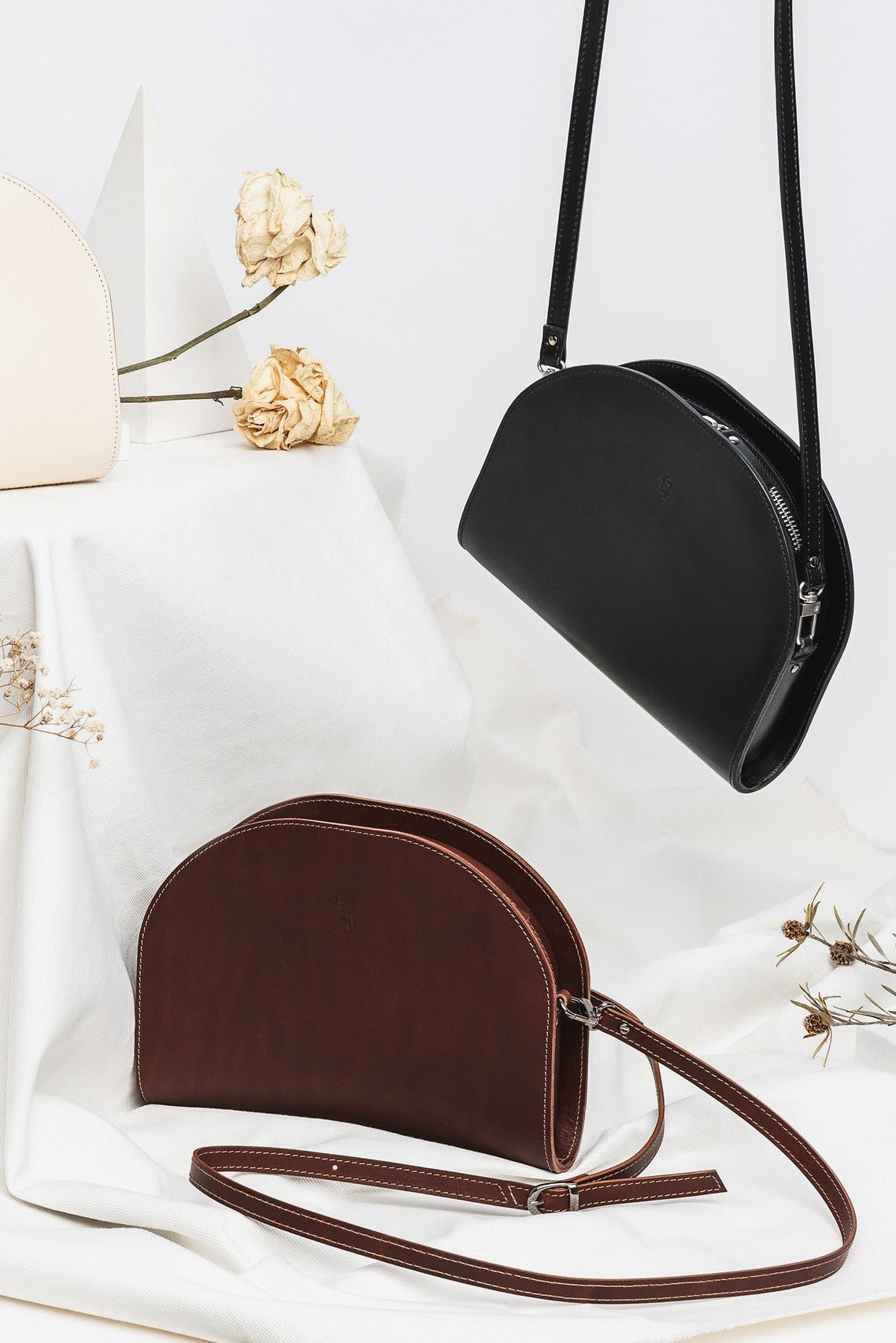 Leather Handbag Half Moon - Cognac