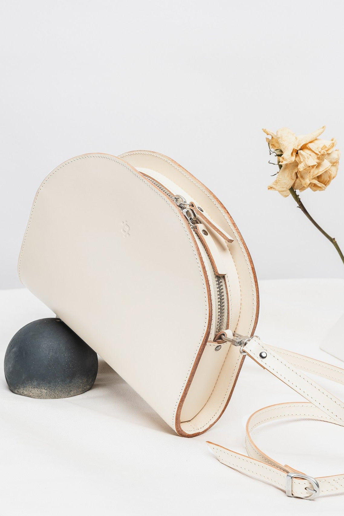 Leather Handbag Half Moon - Cookie